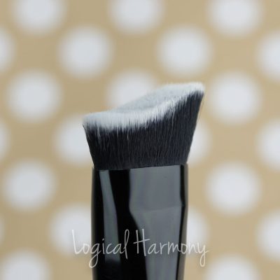 How to Use a Face Sculpting Brush?