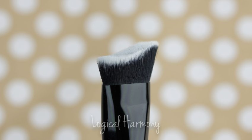 How Do You Use a Face Sculpting Brush?