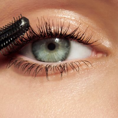 How to Apply Mascara Without a Wand?