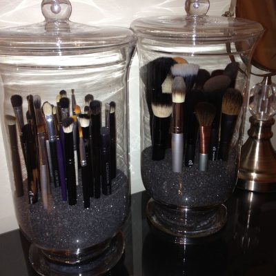 How to Keep Makeup Brushes Dust Free?