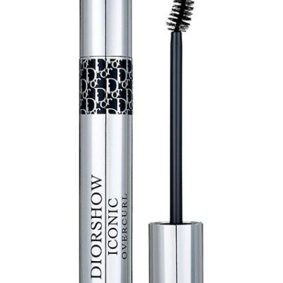 Is a Curved Or Straight Mascara Wand Better?