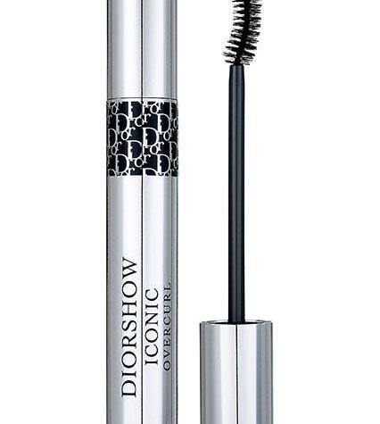Is a Curved Or Straight Mascara Wand Better?