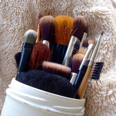 What is the Best Way to Organize Makeup Brushes?