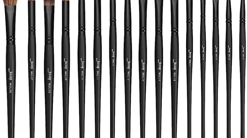 What is the Difference between Synthetic And Vegan Makeup Brushes?