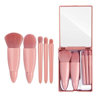 How to Travel With Makeup Brushes?